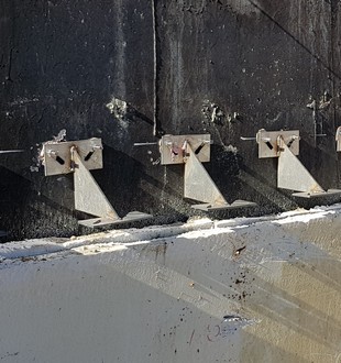 Крепление кроншейна для утепления бетонной стены Монтаж кронштейна на бетонной стене